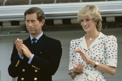 Cinta Segitiga Pangeran Charles, Menyengsarakan Putri Diana