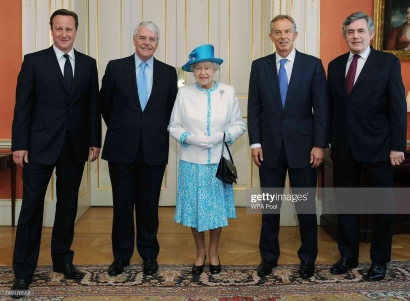 Ratu Elizabeth II dan 15 Perdana Menteri Inggris