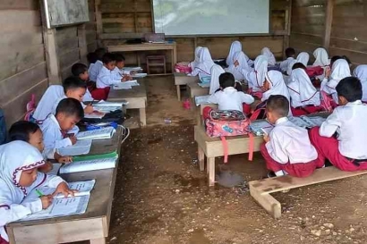 Sistem Pendidikan di Indonesia, Desentralisasi Rasa Sentralisasi?