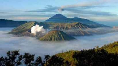 5 Gunung di Indonesia dengan Pemandangan Terindah, Wajib Dikunjungi!
