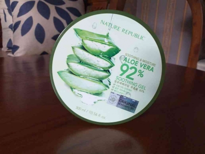 [REVIEW] Gel Aloe Vera Multifungsi : Nature Republic Soothing & Moisture Aloe Vera 92% Soothing Gel
