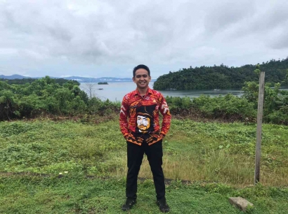 Kisah Pemuda Asal Makassar, Mengabdi Sebagai Guru di Pelosok Negeri Halmahera Barat