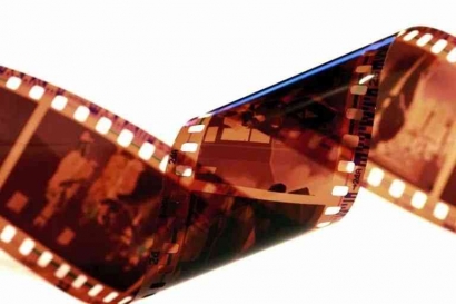 Film Dono, Kasino, Indro Bukan Versus Film Raditya Dika