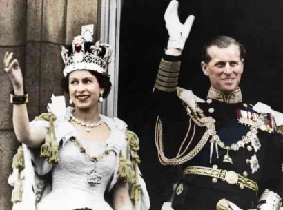 Ratu Elizabeth II, Takhta dan Dunia
