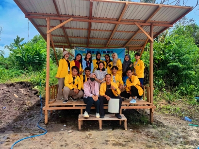 Tingkatkan Minat Baca pada Siswa Sekolah Dasar, Mahasiswa KKN-T UPR 2022 Kelompok 24 Bangun Pondok Baca di Desa Tumbang Lampahung