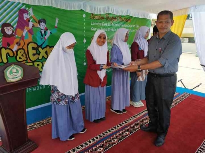 Raih Best Speaker Lomba Debat Bahasa Inggris Tingkat SMA Se-kota Ternate, Prestasi Perdana Putri Kami di Kelas X SMAN 1 Ternate