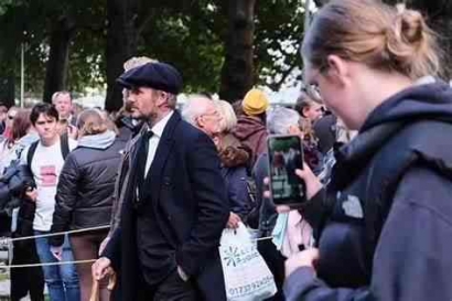 Demi Berikan Penghormatan Kepada Sang Ratu David Beckham Rela Antrian 13 Jam