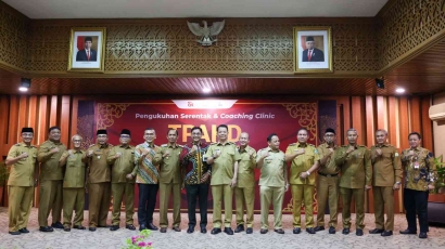 Tingkatkan Akses Keuangan Daerah, OJK Bersama PJ Gubernur Aceh Kukuhkan 11 TPAKD