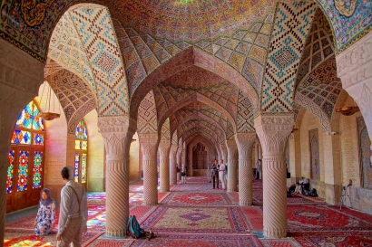 Psychedelic Art dalam Arsitektur Masjid di Iran