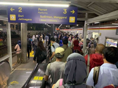 Tarif Ojek Online Mengalami Kenaikan, Masyarakat Kota Jakarta Mulai Melirik Transportasi Umum