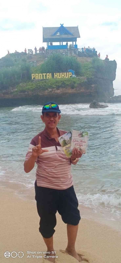 Menikmati Deburan Gelombang Pantai Kukup Yogyakarta
