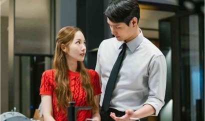 Park Minyoung Mengajak Go Kyungpyo Bercerai di Episode 1 "Love in Contract"