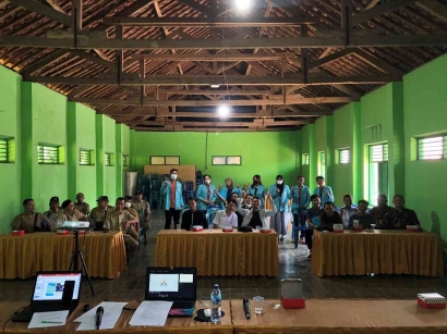 Tim KKN UNS Pelopori Pembentukan POKDARWIS di Desa Sidomulyo,Kebonagung, Pacitan