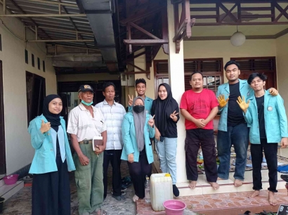 Mahasiswa KKN UNS Mengadakan Pelatihan Pembuatan Jamu Gemuk Domba di Desa Jatibarang Lor