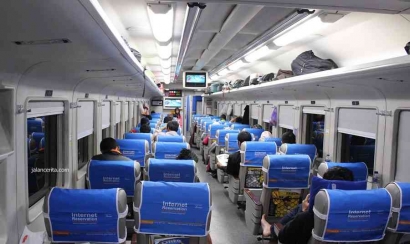 Cinta di Kereta Biru Malam, Asyiknya Pacaran di Kereta