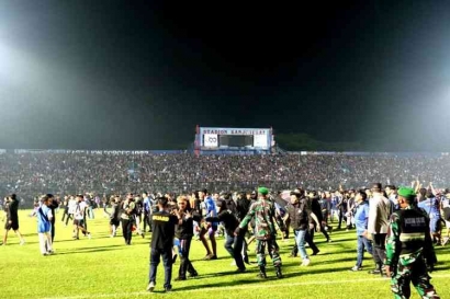 Tragedi Aremania di Stadion Kanjuruhan Malang "yang Malang"