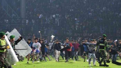 Tragedi Kanjuruhan, Potret Buram Sepak Bola Indonesia