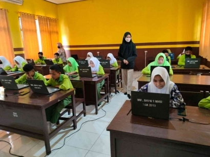 Menumbuhkan Semangat Belajar pada Siswa SMPN 1 Mentaya Hilir Utara, Kalimantan Tengah dalam Mempersiapkan AKM