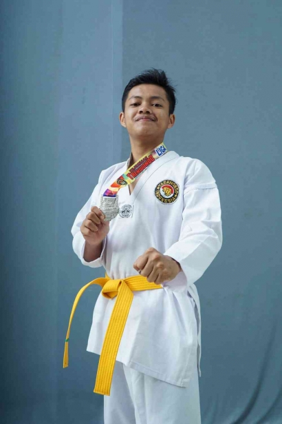 Mahasiswa Sejarah Berhasil Meraih Juara 2 dalam Kejuaraan Taekwondo