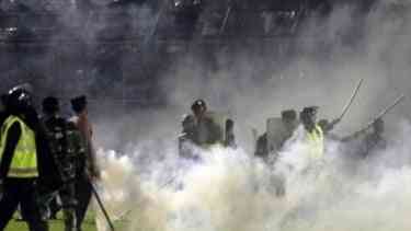 Dugaan Pelanggaran HAM Berat Atas Tembakan Gas Air Mata yang Memicu Kerusuhan dan Kematian