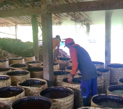 Menelisik Lebih dalam Produksi Gula Tumbu di Desa Soco yang Kualitasnya Tak Kalah dari Produksi Lain