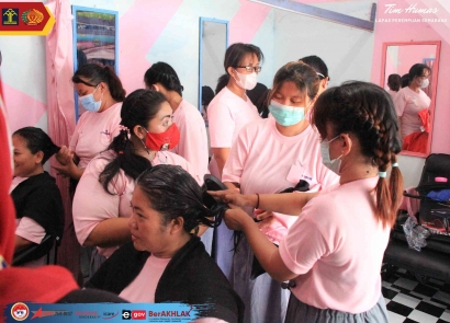 Warga Binaan Pemasyarakatan Lapas Perempuan Semarang Antusias Ikuti Pelatihan Creambath