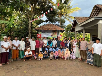 Smart Village Center: Pengabdian Masyarakat Desa Kamal oleh HMP ASE Melalui Pojok Literasi