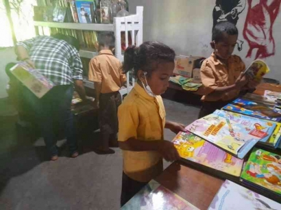 Menyemarakkan Taman Baca guna Meningkatkan Semangat Membaca Anak-anak di Daerah Sulit Dijangkau