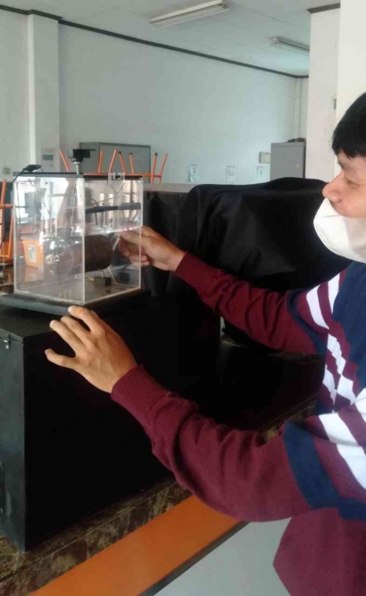 Laboratorium Fisika Politeknik STTT Bandung Mengenalkan Fisika Plasma dan Nanomaterial kepada Mahasiswa Baru