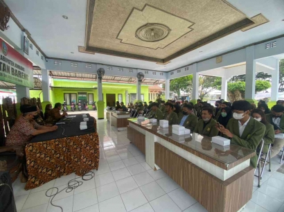 Penyambutan Hangat oleh Camat Bareng pada Kegiatan Pembukaan KKN Tematik UPN "Veteran" Jawa Timur