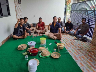 Makan Siang bersama Tim yang Santuy: Sayur Asam dan Ikan Asin