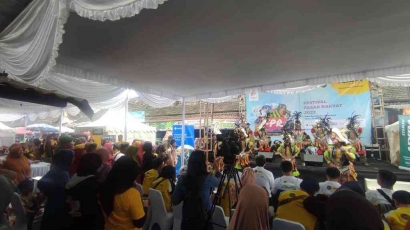 Hujan Berkah dalam Festival Pasar Rakyat di Borobudur