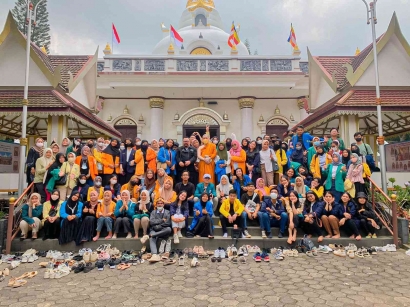 Menanamkan Sifat Toleransi dari Kunjungan Vihara Vipassana Graha Lembang Jawa Barat