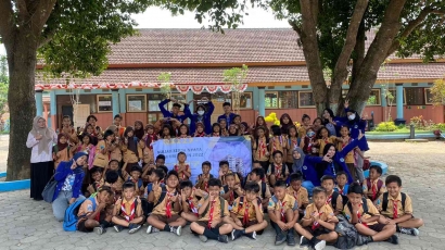 Edukasi Pentingnya Membiasakan Perilaku Hidup Bersih dan Sehat (PHBS) di Lingkungan Sekolah oleh KKN MBKM UM Desa Banjarejo Tahun 2022