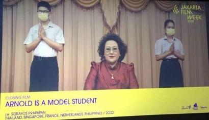 Arnold is a Model Student: SMA di Thailand Pakai Celana Pendek