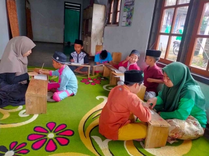 Suatu Kebahagiaan Bagi Mahasiswa KKN IAI Syarifudin Bisa Mengajar di TPQ Nurul Islam Dusun Mulyoarjo
