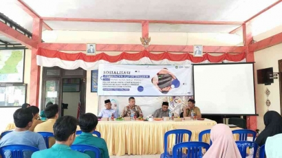 Mahasiswa KKNT MBKM UIM Laksanakan Sosialisasi Pembuatan Pupuk Organik Kotoran Ayam di Desa Kaduara Timur