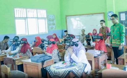 Universitas Teknokrat Indonesia Berikan Pembelajaran Metaverse dan 3D Printing pada Guru dan Siswa SMA