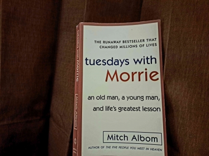 Sudut Lain Kehidupan dalam Novel Tuesday with Morrie Karya Mitch Albom