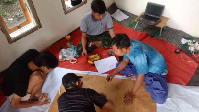 Hari Ke 11, Masyarakat bersama Mahasiswa KKN IAI Syarifuddin 2022 Memetakan Wilayah Desa Kaliuling