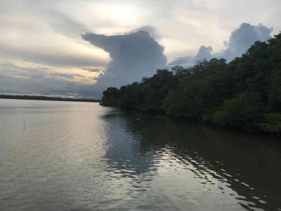 Senja di Perairan Sangkulirang, Kalimantan Timur