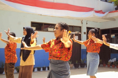 Perwakilan Siswi ADEM Tampilkan Tarian Khas Jawa Barat