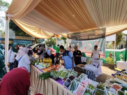 Kantor Kecamatan Pacet Adakan Bazar Pasar Murah