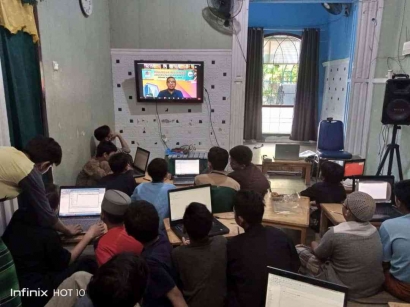 Universitas Nusa Mandiri Mengadakan Pelatihan Dasar Pemrograman HTML pada Santri Rumah Tahfidzh Daar El Huffadzh Jakarta