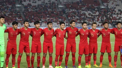 Menyanyikan Indonesia Raya pada Setiap Pertandingan Sepakbola