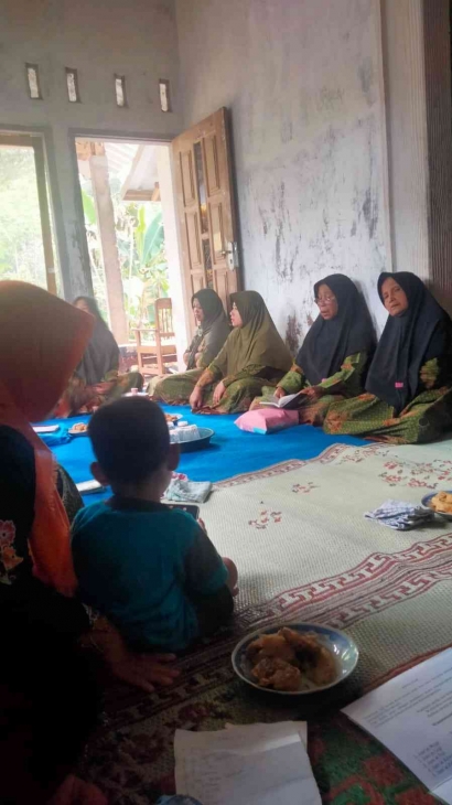 Bermanfaat bagi Kami Mahasiswa Kkn Pronojiwo Mengikuti Rutinan Muslimatan di Dusun Mulyoarjo