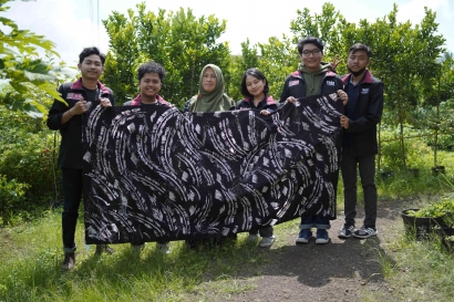 Mahasiswa PMM UMM Bantu Proses Branding UMKM Batik Tulis Desa Bocek