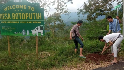 Pembuatan dan Pemasangan Plang Nama Dusun di Desa Botoputih oleh Tim Pengabdian UM