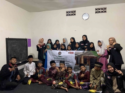 Pendampingan Belajar oleh Mahasiswa UMM bersama Anak-anak Panti Asuhan Darul Ikhlas, Singosari, Malang