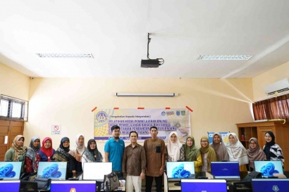 Kegiatan PKM Pelatihan Media Pembelajaran Online bagi Guru SMK Pertanian Pembangunan Negeri Padang dan SMA Negeri 13 Padang